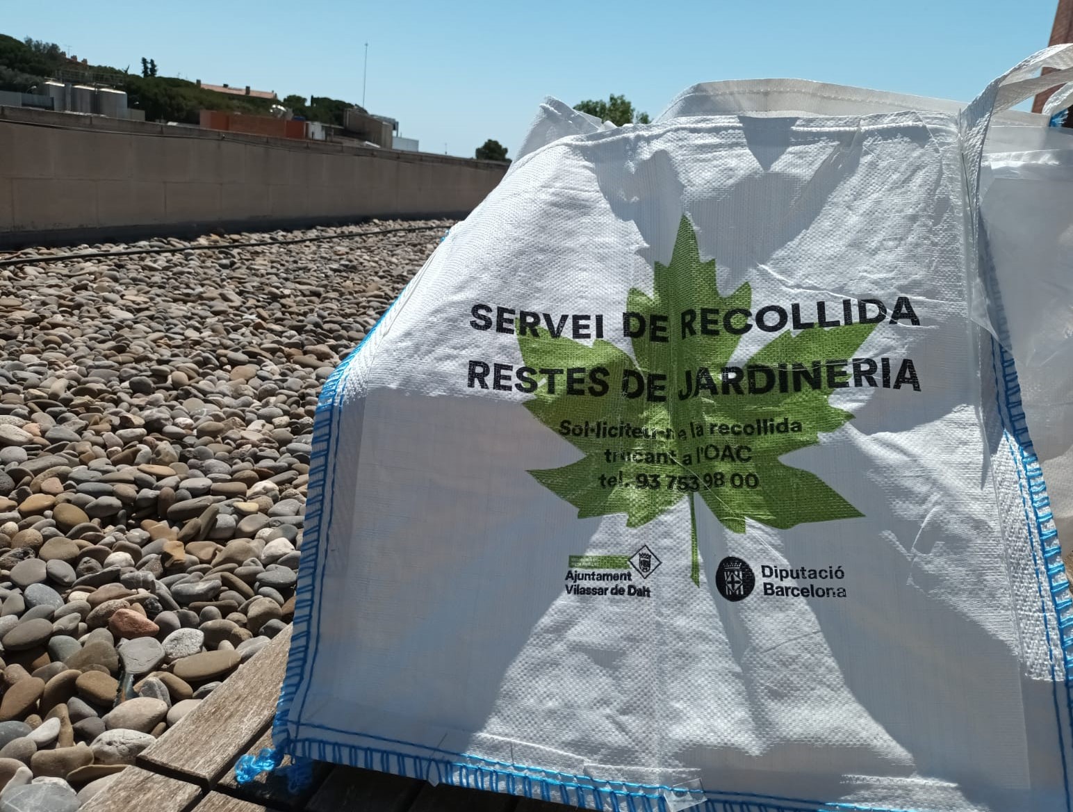 L'Ajuntament amplia la recollida de restes de poda i jardineria porta a porta