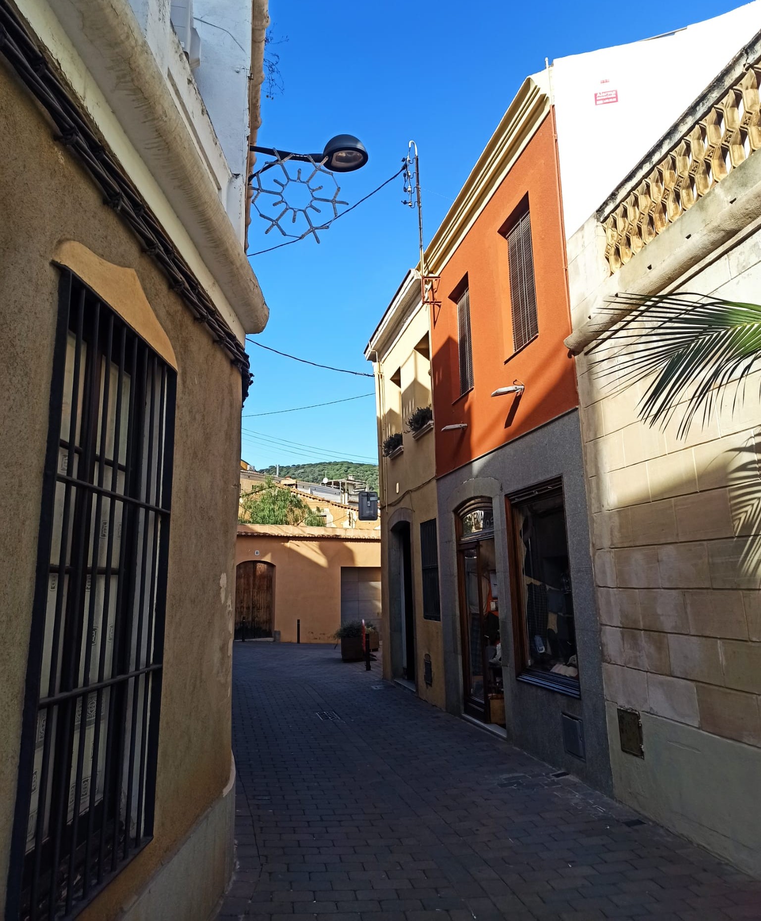 El carrer Font de la Teula recupera el sentit de circulaci&oacute; de pujada